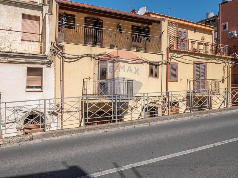 Casa Semi Indipendente in Vendita a Caltagirone, 55'000€, 160 m²