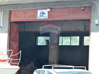 Immobile commerciale in Vendita a Catania, 100'000&euro;, 180 m²