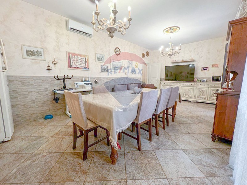 Appartamento in Vendita a Catania, 146'000&euro;, 122 m²