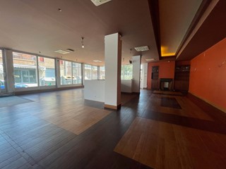 Negozio in Affitto a Ferrara, 2'300&euro;, 250 m²