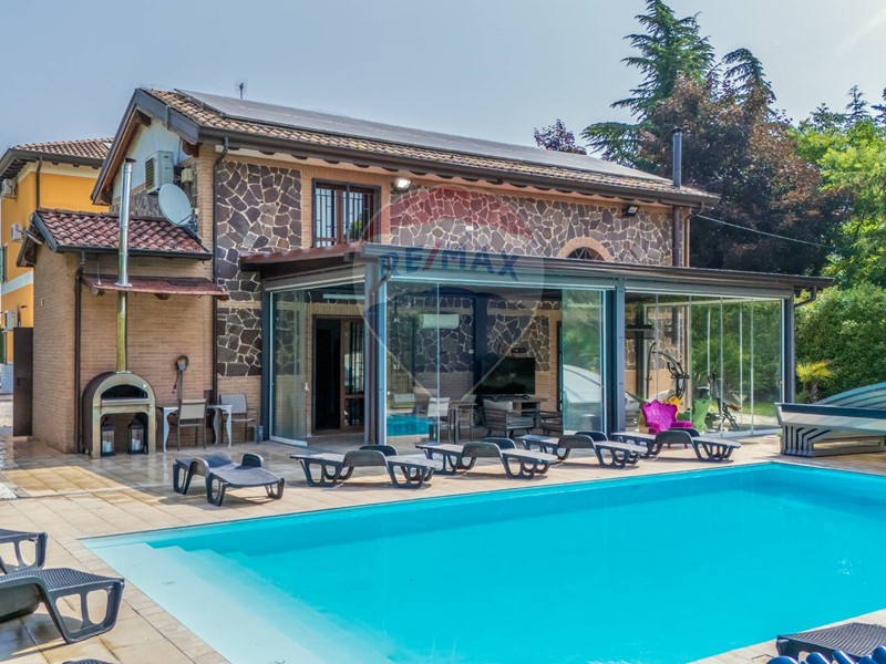 Villa in Vendita a Fidenza, 848'000€, 267 m²