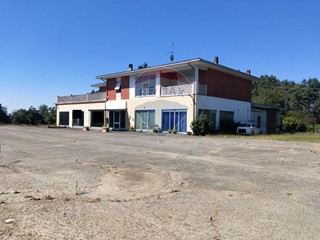 Immobile commerciale in Vendita a Ghislarengo, 580'000€, 1035 m²