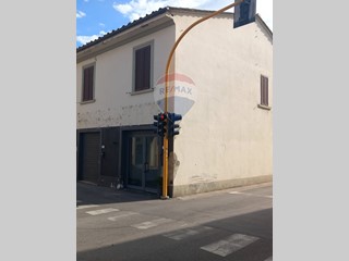 Negozio in Vendita a Empoli, 75'000€, 115 m²
