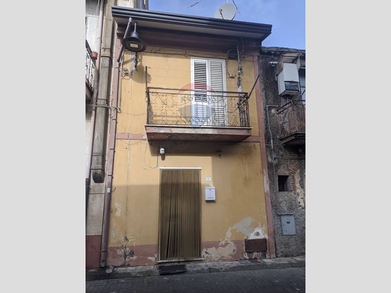 Casa Indipendente in Vendita a Moio Alcantara, 16'000€, 42 m²
