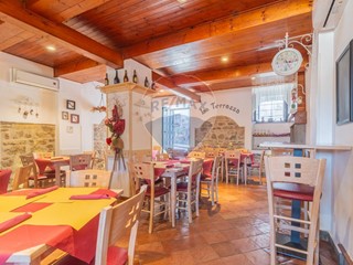 Immobile commerciale in Vendita a Monte Romano, 150'000€, 137 m²