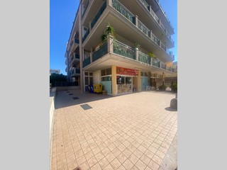 Immobile commerciale in Vendita a Monteprandone, 110'000€, 96 m²