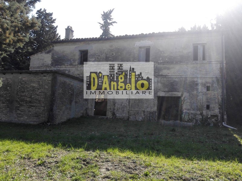 Casa Indipendente in Vendita a Offida, 175'000€, 250 m², con Box