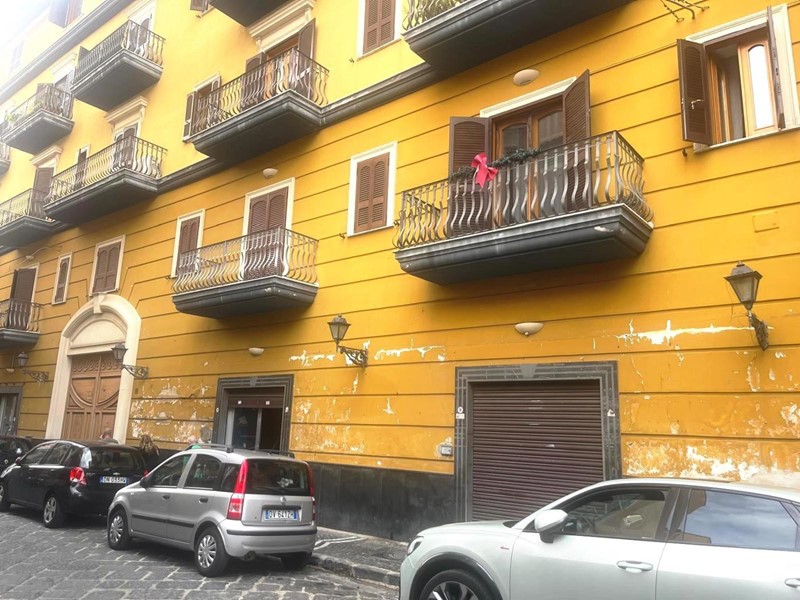 Negozio in Vendita a Casoria, 100'000€, 130 m²