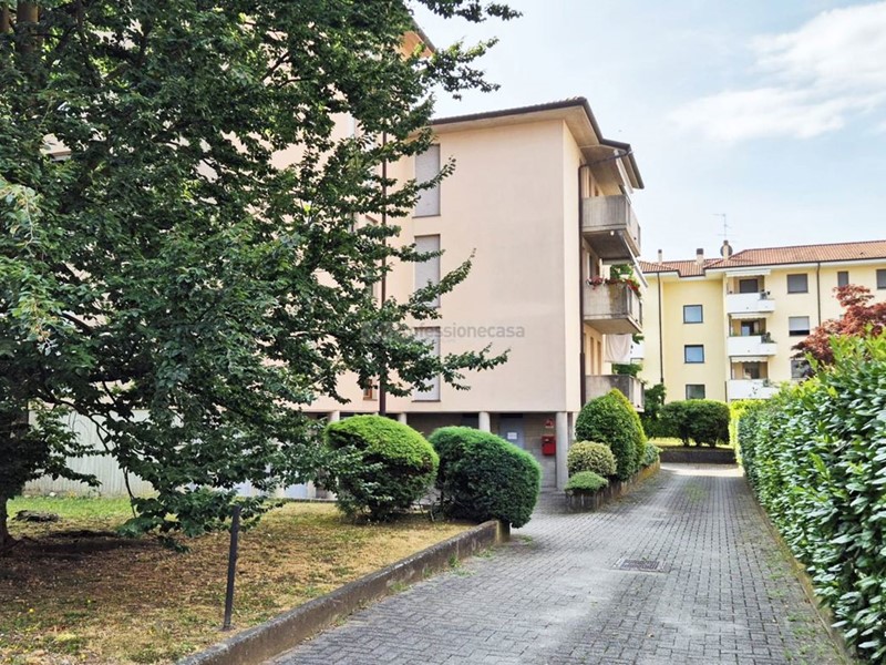 Quadrilocale in Vendita a Usmate Velate, 204'000€, 119 m²