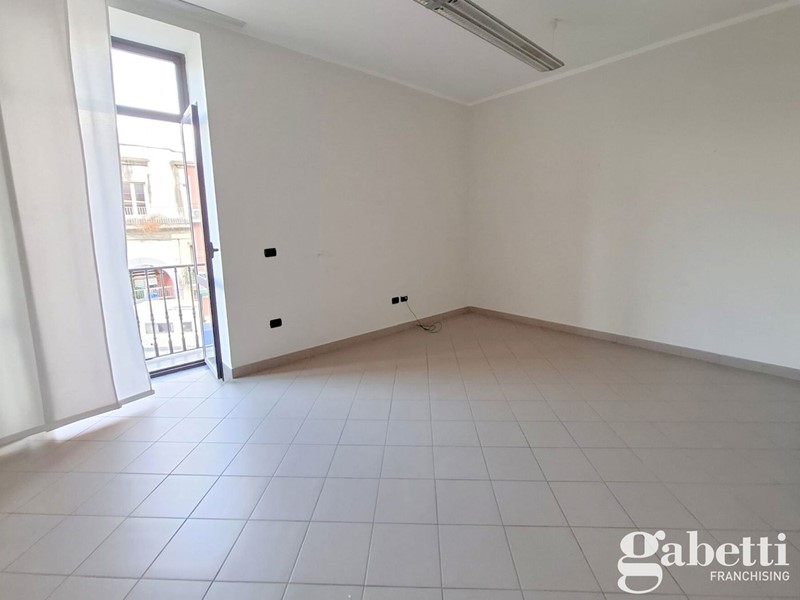 Ufficio in Vendita a Pomigliano d'Arco, 210'000€, 100 m²