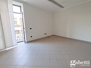 Ufficio in Vendita a Pomigliano d'Arco, 210'000€, 100 m²