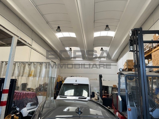 Capannone in Vendita a Livorno, 260'000&euro;, 313 m²