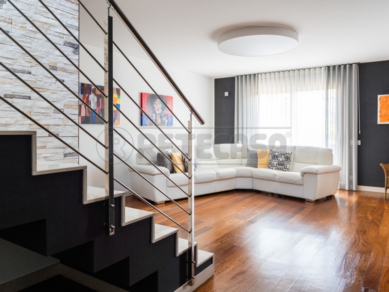 Appartamento in Vendita a Altamura, zona ZONA VIA CASSANO, 360'000€, 234 m², con Box