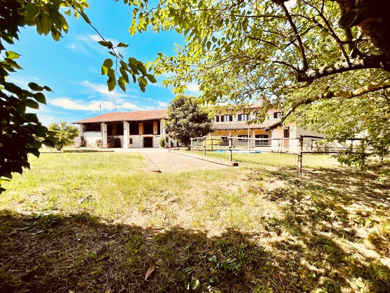 Casa Indipendente in Vendita a Dogliani, 760'000€, 569 m², con Box