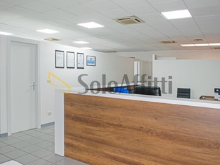 Ufficio in Affitto a Mariano Comense, 2'500€, 277 m²