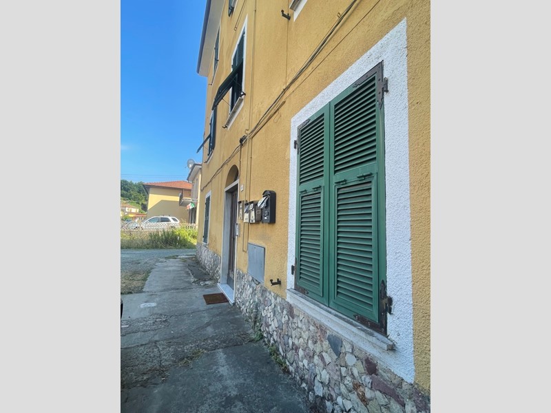 Quadrilocale in Vendita a Arcola, zona Ressora, 115'000€, 75 m², arredato