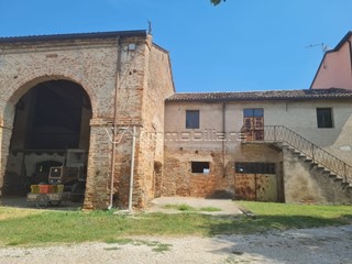 Magazzino in Vendita a Agugliaro, 145'000&euro;, 258 m²