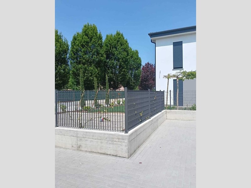 Villetta a schiera in Vendita a Reggio Emilia, zona Sesso, 335'000€, 140 m², con Box