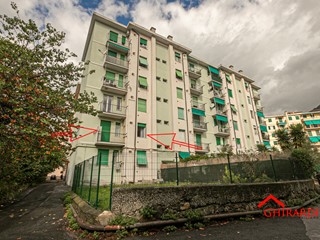 Appartamento in Vendita a Genova, zona Sestri Ponente, 90'000€, 67 m², arredato