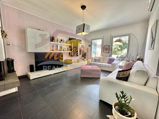 Villa in Vendita a Melilli, zona CittÃ  Giardino, 188'000€, 180 m², con Box