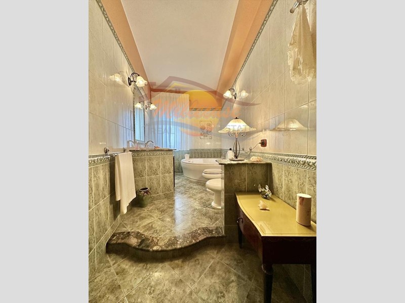 Quadrilocale in Vendita a Siracusa, zona Tisia - Tica - Zecchino, 112'000&euro;, 143 m²