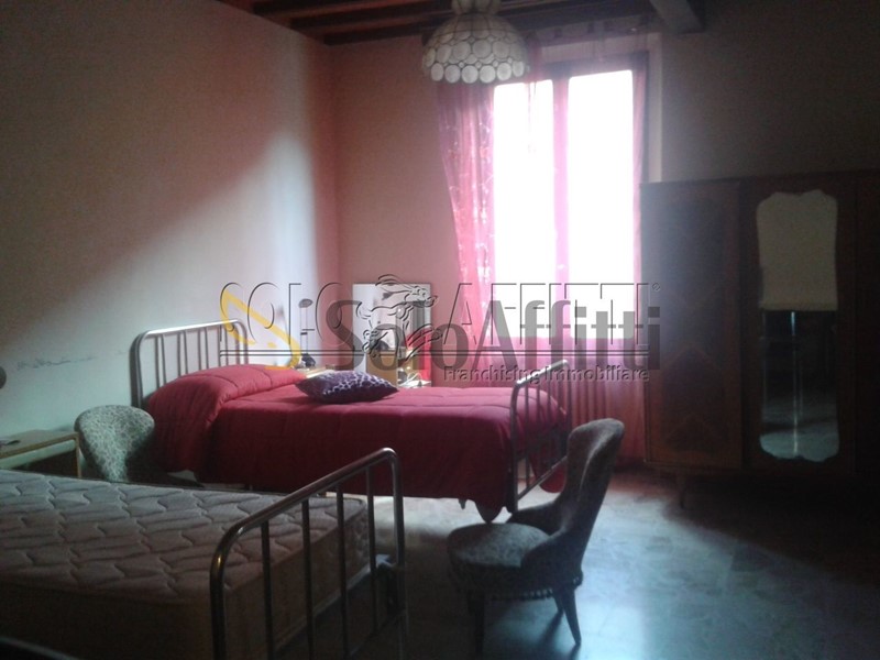 Stanza in Affitto a Siena, 500€, 85 m², arredato