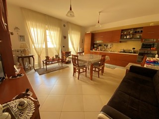 Trilocale in Vendita a Casamassima, 142'000€, 75 m², con Box