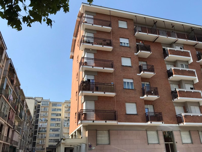 Bilocale in Vendita a Torino, zona Mirafiori Nord, 120'000€, 60 m², arredato