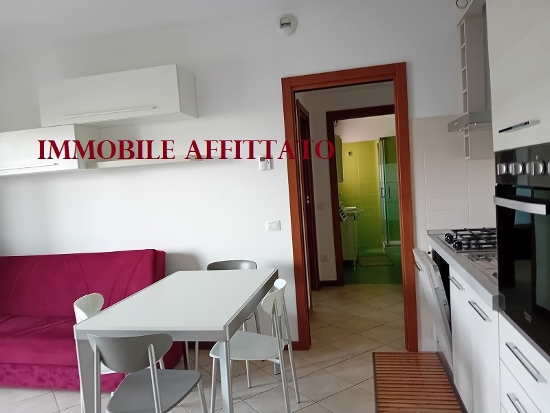 Trilocale in Affitto a Milano, zona via Senigallia 9, 20161 Milano, 1'000€, 80 m², arredato