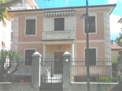 Appartamento in Vendita a Chiavari, zona LUNGOMARE, 700'000€, 250 m², arredato