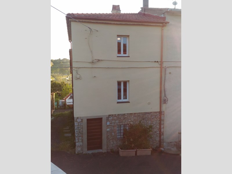 Casa Semi Indipendente in Vendita a Santa Luce, zona Pomaia, 190'000€, 115 m²