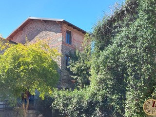 Casale in Vendita a Filattiera, 75'000€, 293 m²