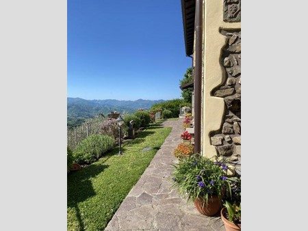 Casa Indipendente in Vendita a Fivizzano, zona Agnino, 395'000€, 129 m², arredato