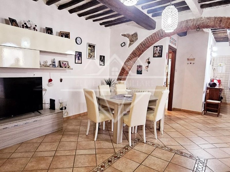 Casa Semi Indipendente in Vendita a Carrara, 145'000€, 100 m², arredato
