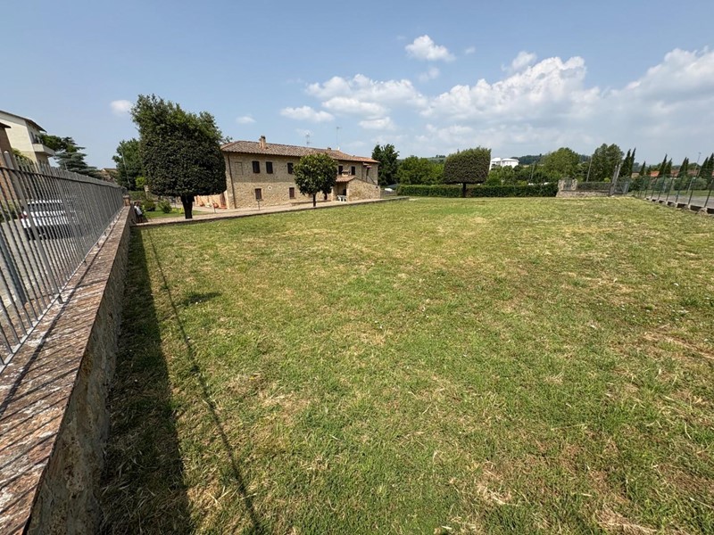 Casa Semi Indipendente in Vendita a Poggibonsi, zona Staggia, 680'000€, 250 m²