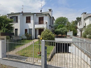 Villa bifamiliare in Vendita a Settimo Milanese, 360'000€, 283 m², con Box