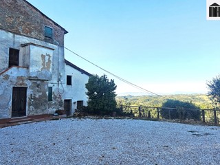 Casa di corte in Vendita a San Miniato, zona Bucciano, 120'000€, 150 m²