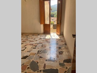 Appartamento in Vendita a Buti, 169'000€, 200 m², arredato, con Box