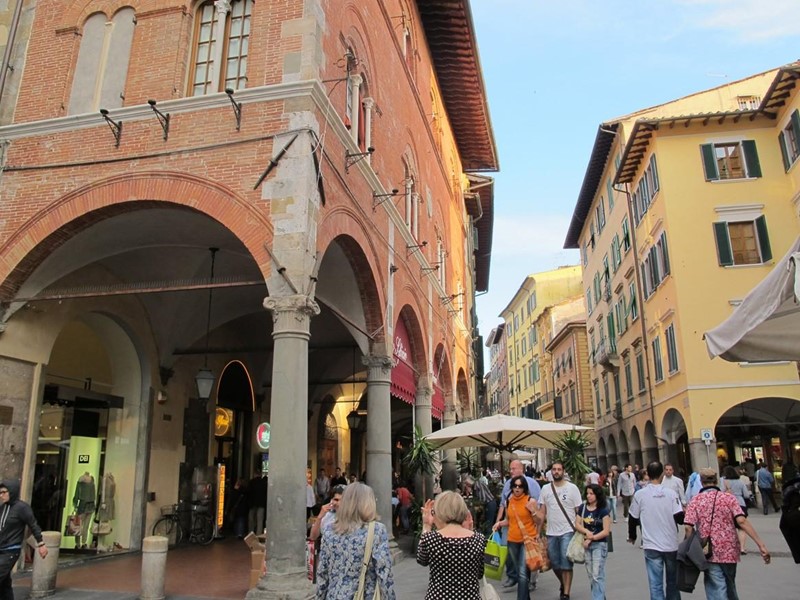 Immobile commerciale in Affitto a Pisa, 2'300€, 240 m²