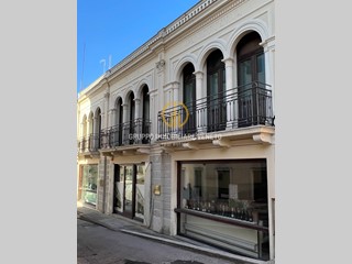 Immobile commerciale in Vendita a Valdobbiadene, 875'000€, 275 m²