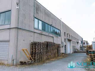 Capannone in Vendita a Binago, 330'000€, 520 m²
