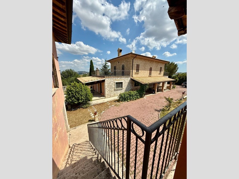 Rustico in Vendita a Ancarano, 460'000€, 265 m²