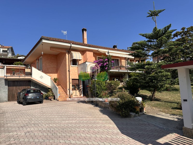Casa Indipendente in Vendita a Martinsicuro, 350'000€, 290 m²