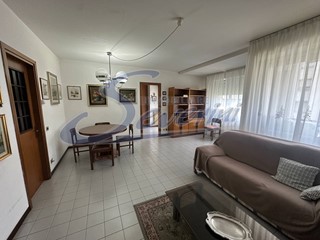 Trilocale in Vendita a Como, 130'000€, 90 m²