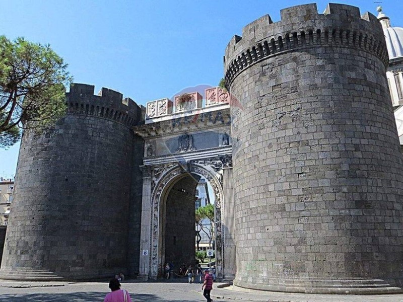 Quadrilocale in Vendita a Napoli, 155'000€, 87 m²