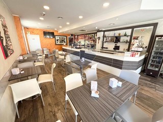 Attività commerciale in Vendita a Lacchiarella, 130'000€, 110 m²