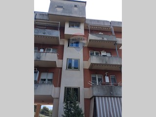 Trilocale in Vendita a Santi Cosma e Damiano, 130'000€, 120 m²