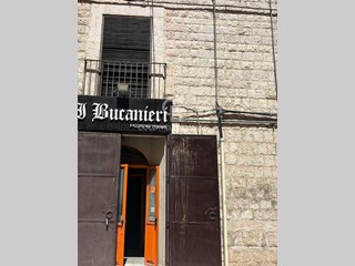 Immobile commerciale in Affitto a Barletta, 2'500€, 320 m²