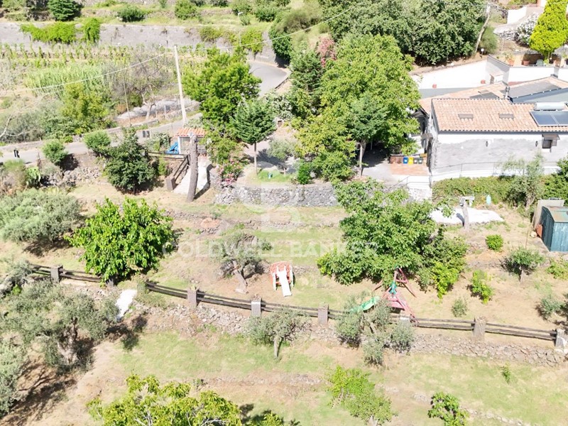 Villa in Vendita a Piedimonte Etneo, 159'000€, 97 m²
