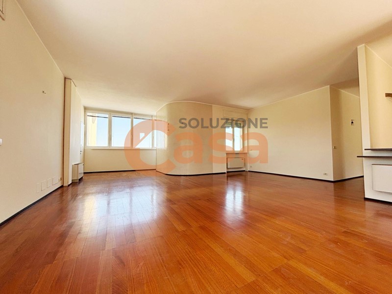 Attico in Vendita a Piacenza, 545'000€, 232 m²